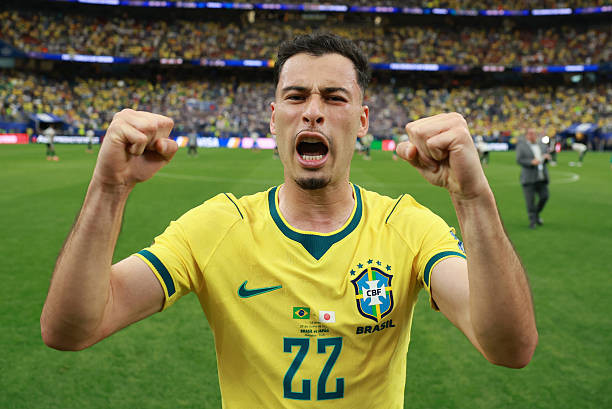 Gabriel Martinelli ăn mừng bàn thắng quyết định