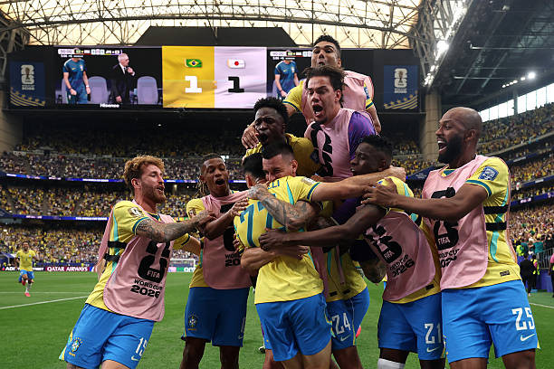 Gabriel Martinelli ăn mừng bàn thắng quyết định giúp Brazil đánh bại Nhật Bản.