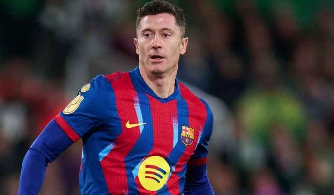 Robert Lewandowski gia nhập Chicago Fire Robert Lewandowski chính thức gia nhập Chicago Fire sau khi rời Barcelona
