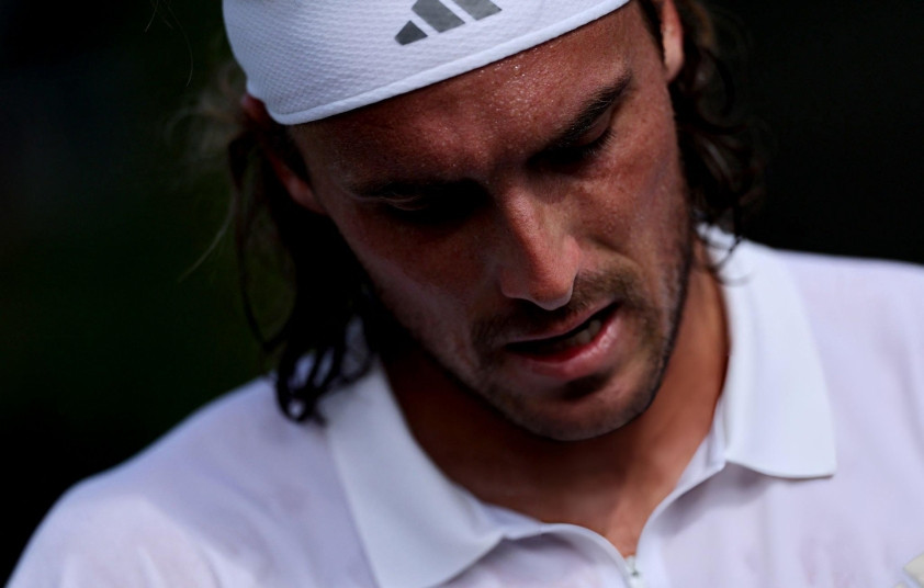 Stefanos Tsitsipas nỗ lực tập luyện trên sân