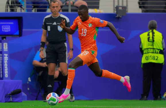Nicolas Pépé kiến tạo bàn thắng