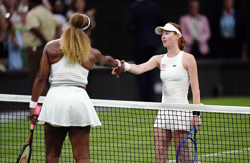 Maya Joint ăn mừng chiến thắng trước Serena Williams tại Wimbledon 2026