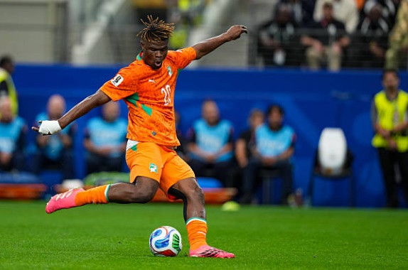Emmanuel Agbadou mắc lỗi vị trí dẫn đến bàn thua