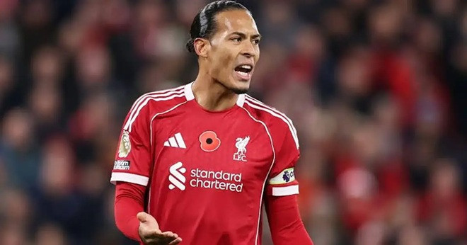 Van Dijk đang được mời gọi rời Liverpool. Ảnh: Sky Sports.