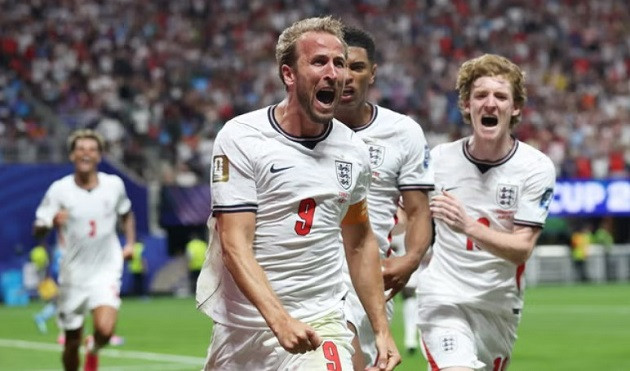 Harry Kane ăn mừng bàn thắng quyết định cho tuyển Anh