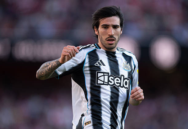 Sandro Tonali chuẩn bị chuyển tới Tottenham Hotspur trong thương vụ kỷ lục 100 triệu bảng.