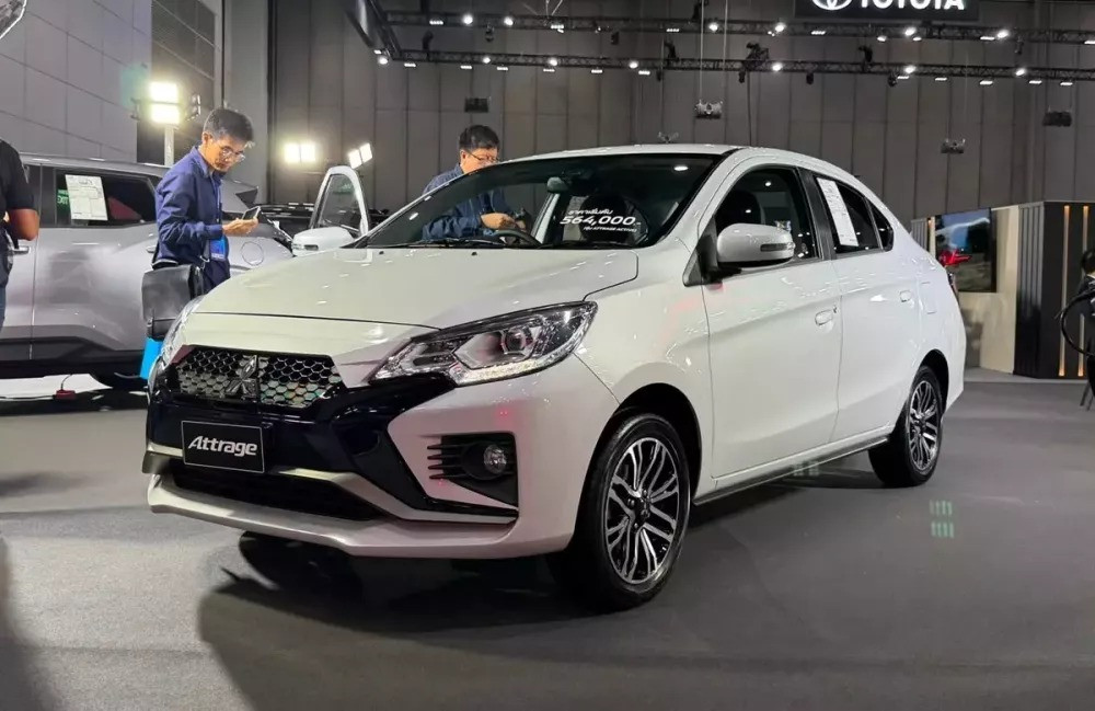 Tin xe 3/7: Mitsubishi Attrage nâng cấp ADAS, Siêu SUV Lamborghini 810 PS ra mắt - 1