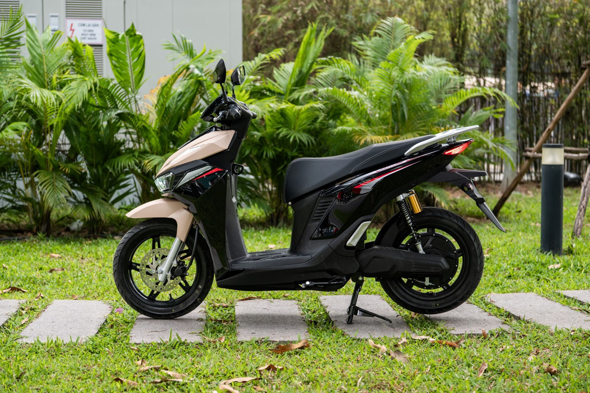 Bộ ba xe đổi pin của VinFast nhận ưu đãi 'bom tấn' trong tháng 7 - 1