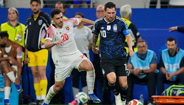 Lionel Messi sẽ đối mặt với hàng thủ số đông của Cape Verde
