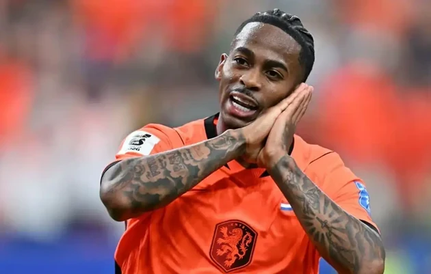 Crysencio Summerville là mục tiêu chuyển nhượng hàng đầu của Manchester United để nâng cấp hàng công.