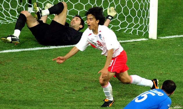 Ahn Jung-hwan trong màu áo đội tuyển Hàn Quốc
