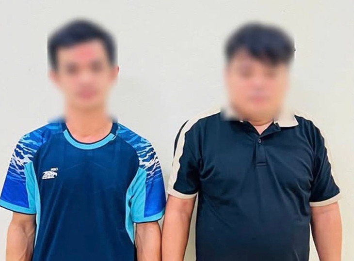 Tạm giữ 2 đối tượng ghi cá độ bóng đá qua Zalo - Ảnh 1.