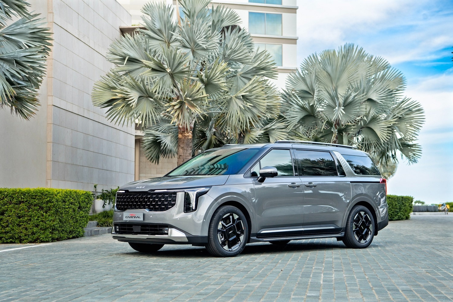 Kia Carnival.