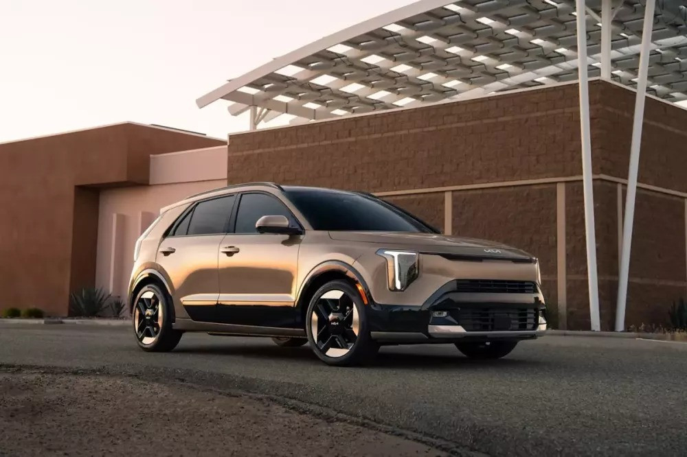 Tin xe 4/7: Kia Niro 2027 nâng cấp, BYD Seal 08 chạy 400 km không xăng - 1