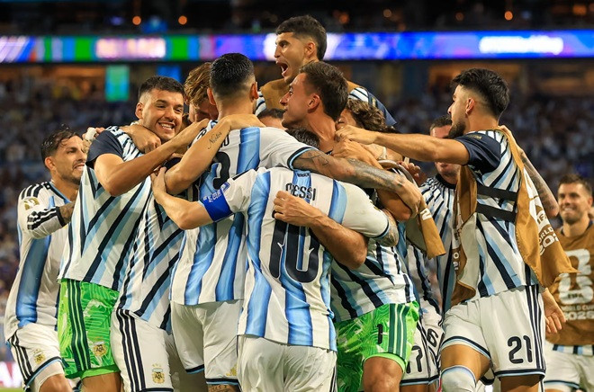 Đội tuyển Argentina ăn mừng chiến thắng nhọc nhằn tại World Cup 2026