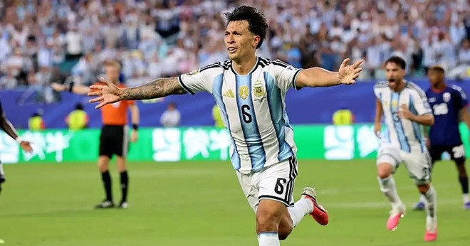 Lisandro Martinez ghi bàn quyết định giúp Argentina vượt qua Cape Verde