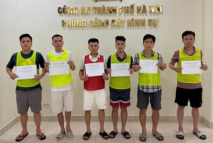 6 người bị bắt vì tổ chức cá độ bóng đá qua mạng- Ảnh 1.