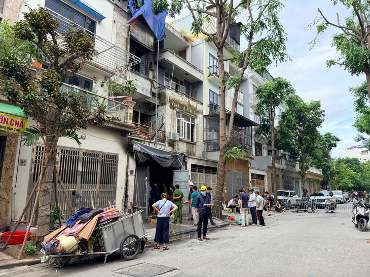 Cảnh sát khám nghiệm hiện trường vụ cháy tại Khu đô thị Văn Phú khiến 2 người chết- Ảnh 3.
