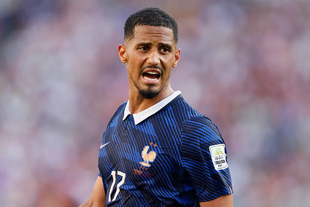 William Saliba duy trì phong độ ổn định trong màu áo tuyển Pháp