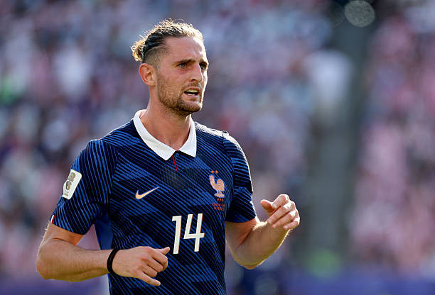 Adrien Rabiot kiểm soát khu trung tuyến cho tuyển Pháp