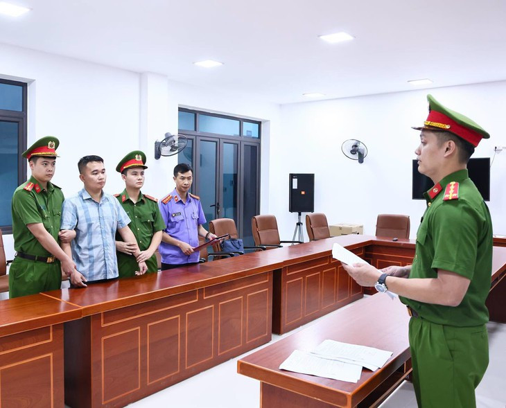 Tạm giữ khẩn cấp giáo viên Trường THPT Chuyên Tuyên Quang để điều tra về điểm thi tốt nghiệp THPT 2026- Ảnh 1.