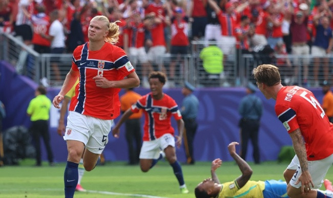Haaland lập cú đúp bàn thắng cho Na Uy giúp đội nhà tiến vào tứ kết World Cup 2026.