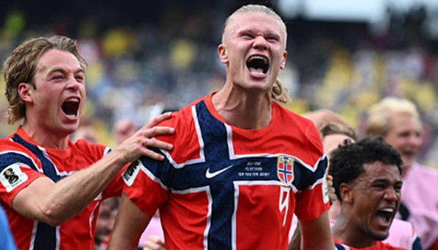 Erling Haaland ăn mừng bàn thắng vào lưới Brazil