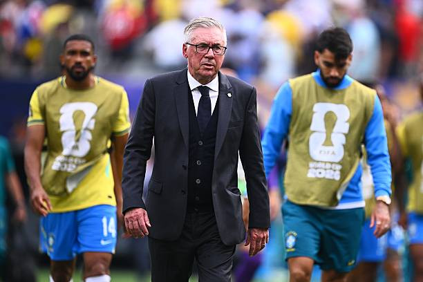 HLV Carlo Ancelotti bất lực trước thất bại của Brazil tại vòng 16 đội World Cup.