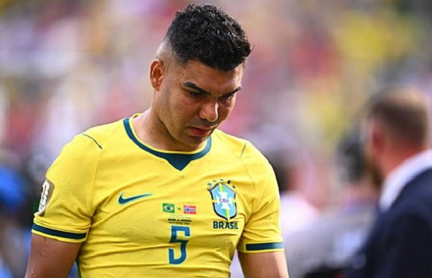 Casemiro nỗ lực điều tiết lối chơi nhưng gặp khó trước tốc độ của đối thủ.
