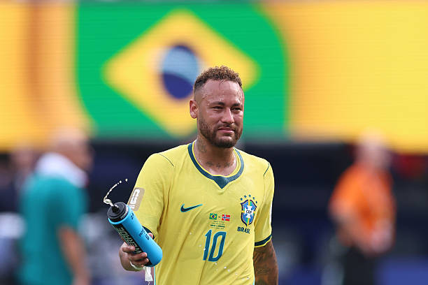 Neymar bật khóc sau trận thua Na Uy. Ảnh: Getty Images