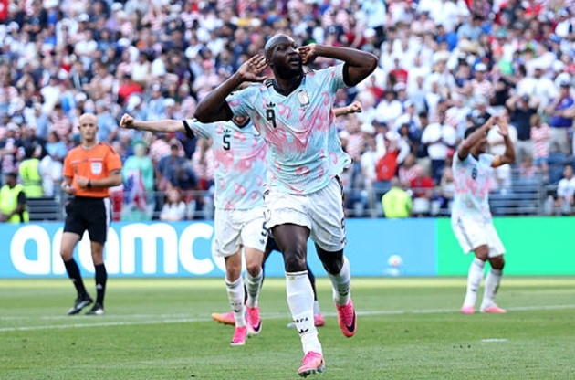 Lukaku tận dụng thành công sai lầm của hàng phòng ngự đội tuyển Mỹ.