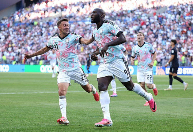 Romelu Lukaku ăn mừng bàn thắng ấn định tỷ số 4-1