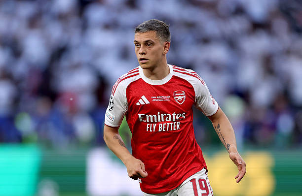 Leandro Trossard trong màu áo Arsenal