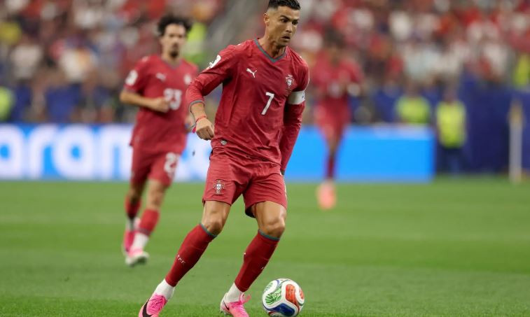 Cristiano Ronaldo nhận được sự tri ân từ người hâm mộ dù không thể giành chức vô địch World Cup