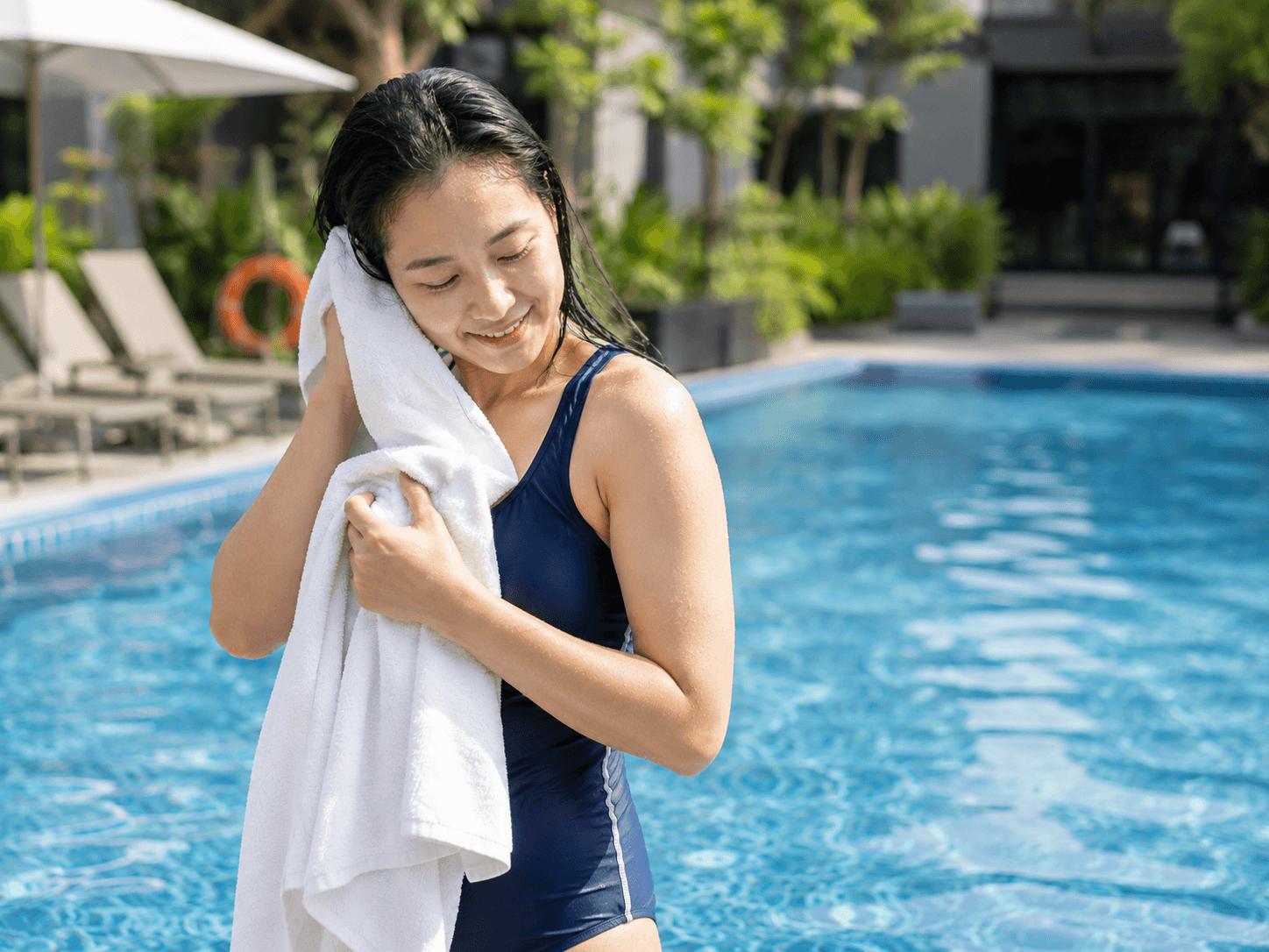 Bơi lội ngày nắng nóng: Cách phòng sốc lạnh khi xuống nước - Ảnh 2.