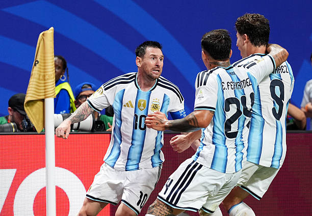 Argentina giành chiến thắng nghẹt thở trước Ai Cập