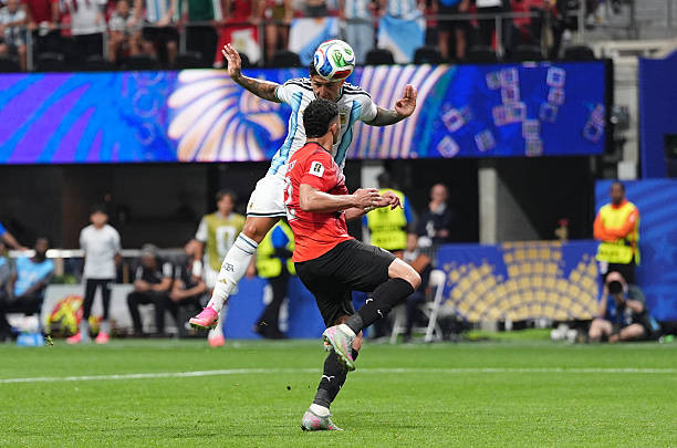 Cú đánh đầu của Enzo Fernandez giúp Argentina giành chiến thắng. Ảnh: Getty Images