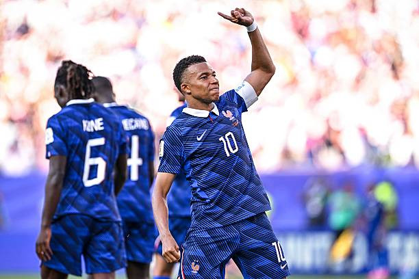 Các cầu thủ tuyển Pháp tập luyện chuẩn bị cho trận tứ kết World Cup 2026 gặp Morocco.