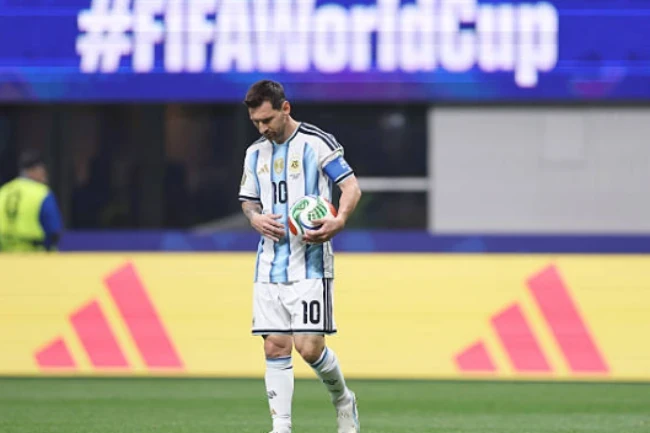 Lionel Messi đá hỏng quả phạt đền trong trận đấu với Ai Cập tại World Cup 2026.