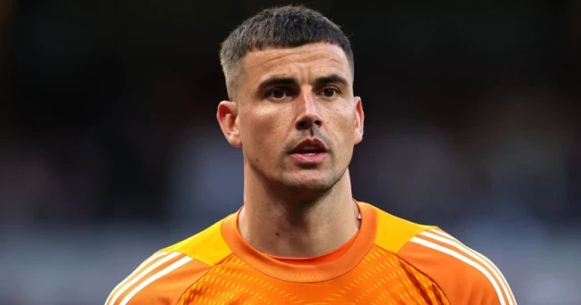 Thủ thành Karl Darlow dự kiến sẽ gia nhập Manchester United theo dạng tự do.