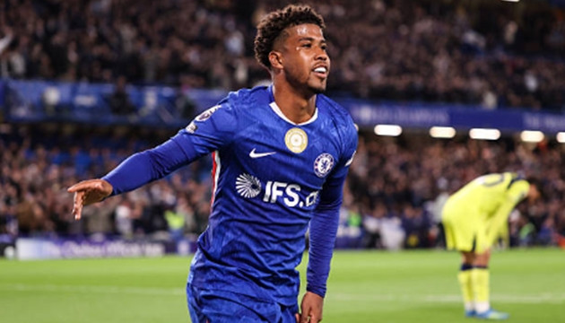 Andrey Santos trong màu áo đội tuyển quốc gia, mục tiêu mới nhất của Manchester United.