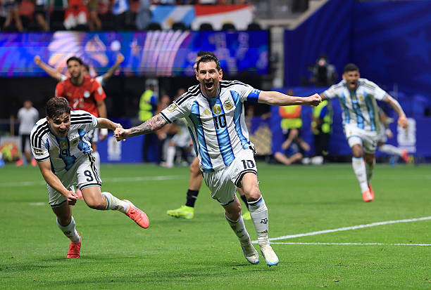 Messi vẫn là linh hồn trong lối chơi của Argentina nhưng cần sự hỗ trợ ở các tình huống cố định.