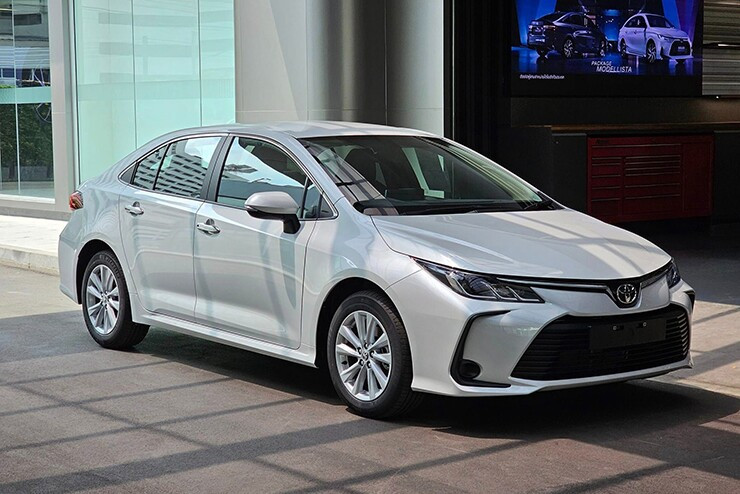 Toyota Corolla Altis 2026 cạnh tranh trong phân khúc sedan hạng C