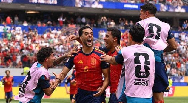 Mikel Merino ăn mừng bàn thắng quyết định cho đội tuyển Tây Ban Nha tại World Cup 2026.