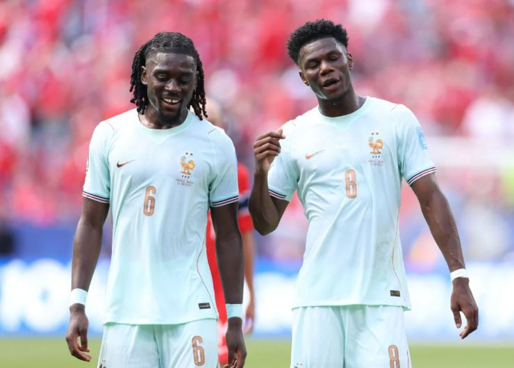 Manu Kone thi đấu ấn tượng trong màu áo đội tuyển Pháp tại World Cup.