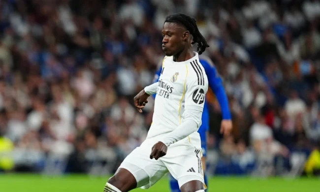 Tiền vệ Eduardo Camavinga trong màu áo Real Madrid đang là mục tiêu hàng đầu của Chelsea
