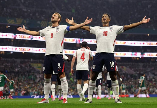 Harry Kane và Jude Bellingham ăn mừng bàn thắng trong trận đấu tại World Cup 2026.