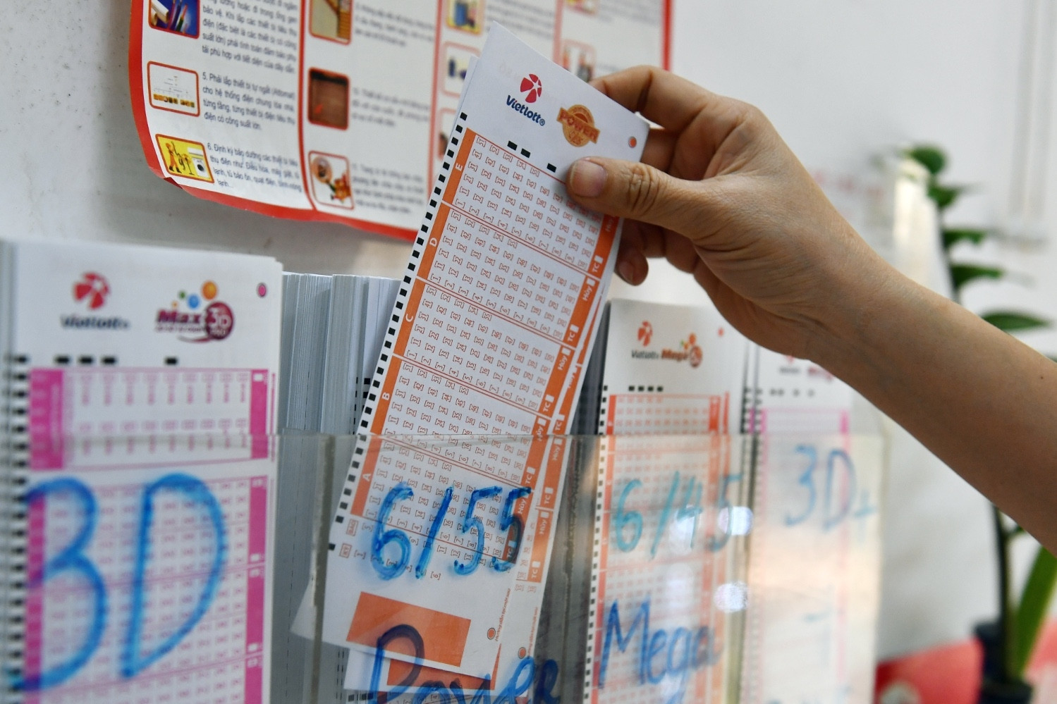 Vietlott tìm thấy khách hàng trúng Jackpot hơn 102 tỷ đồng