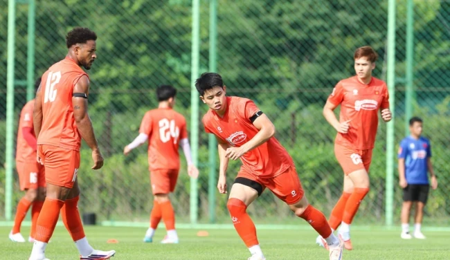 Đình Bắc quyết tâm chinh phục HLV Kim Sang-sik. Ảnh: VFF.