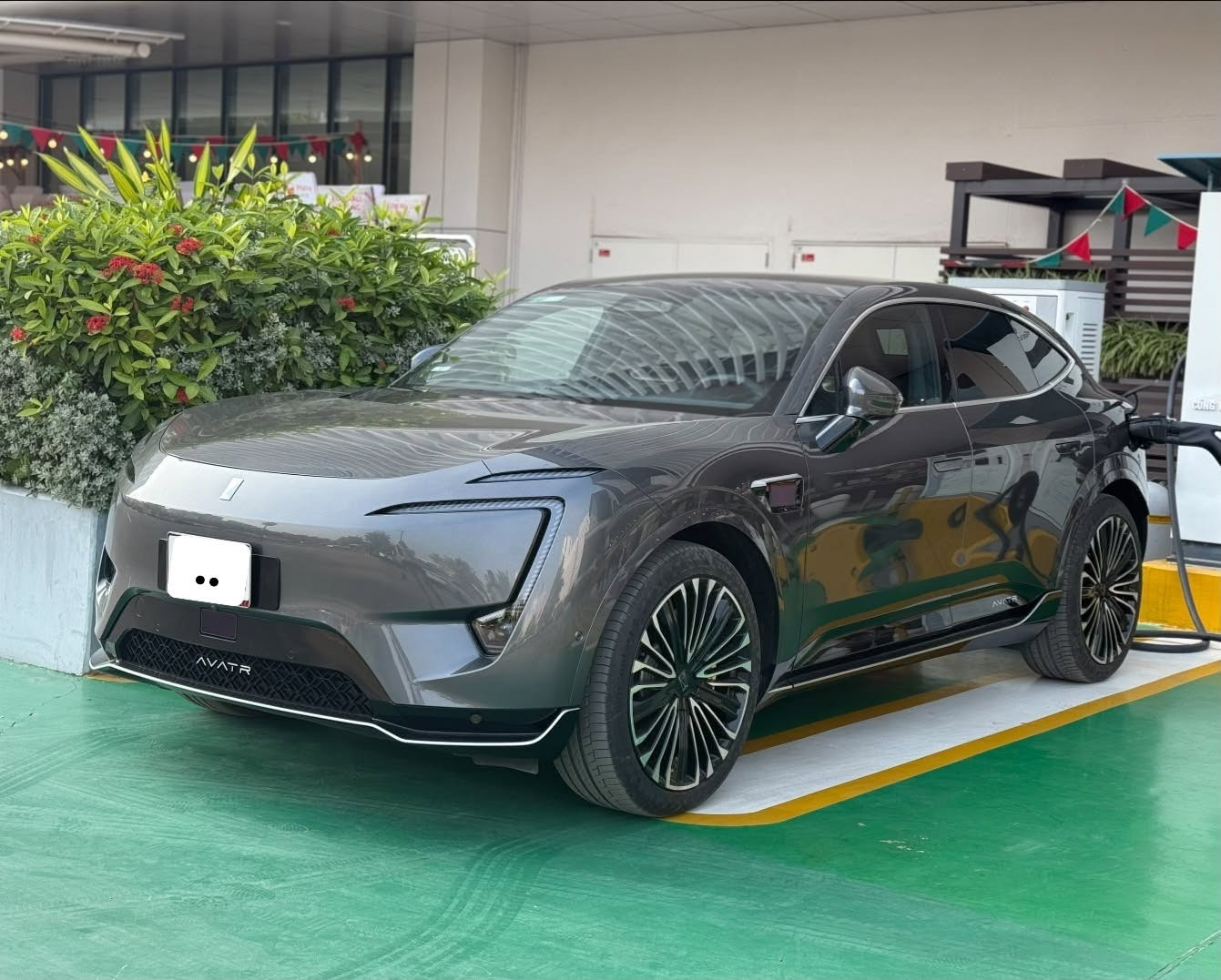 Tin xe 13/7: Avatr 11 xuất hiện ở Hà Nội, Hyundai Palisade có bản Black Ink - 1